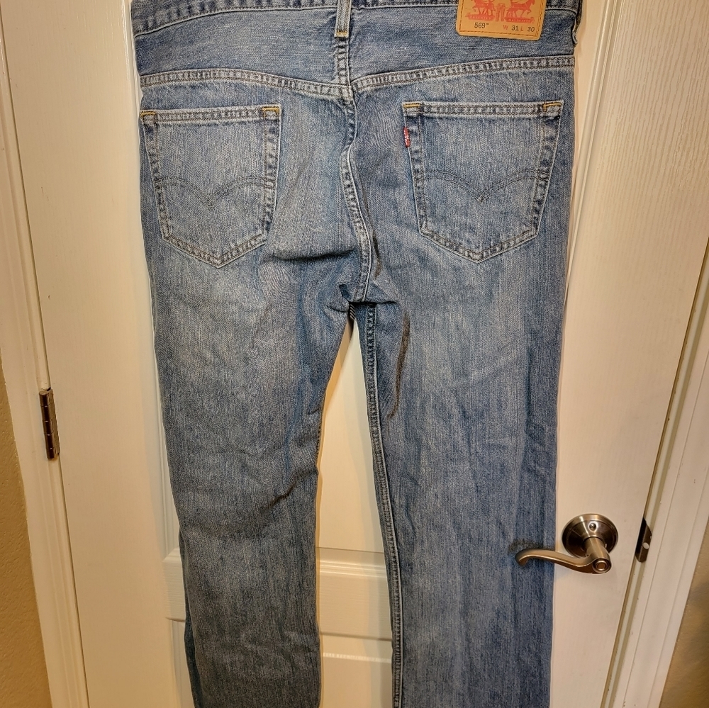 Men's Light wash Levi bootcut style 569 size  31x30 jeans - Picture 2 of 7